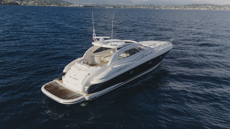 Me I Want yacht charter to Pinel Island nature reserve