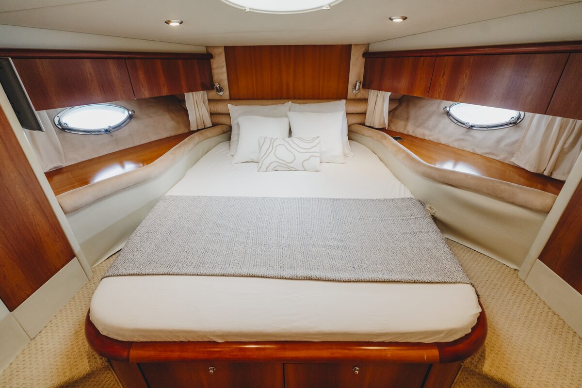 Guest cabin of Me I Want Sunseeker Predator 60ft